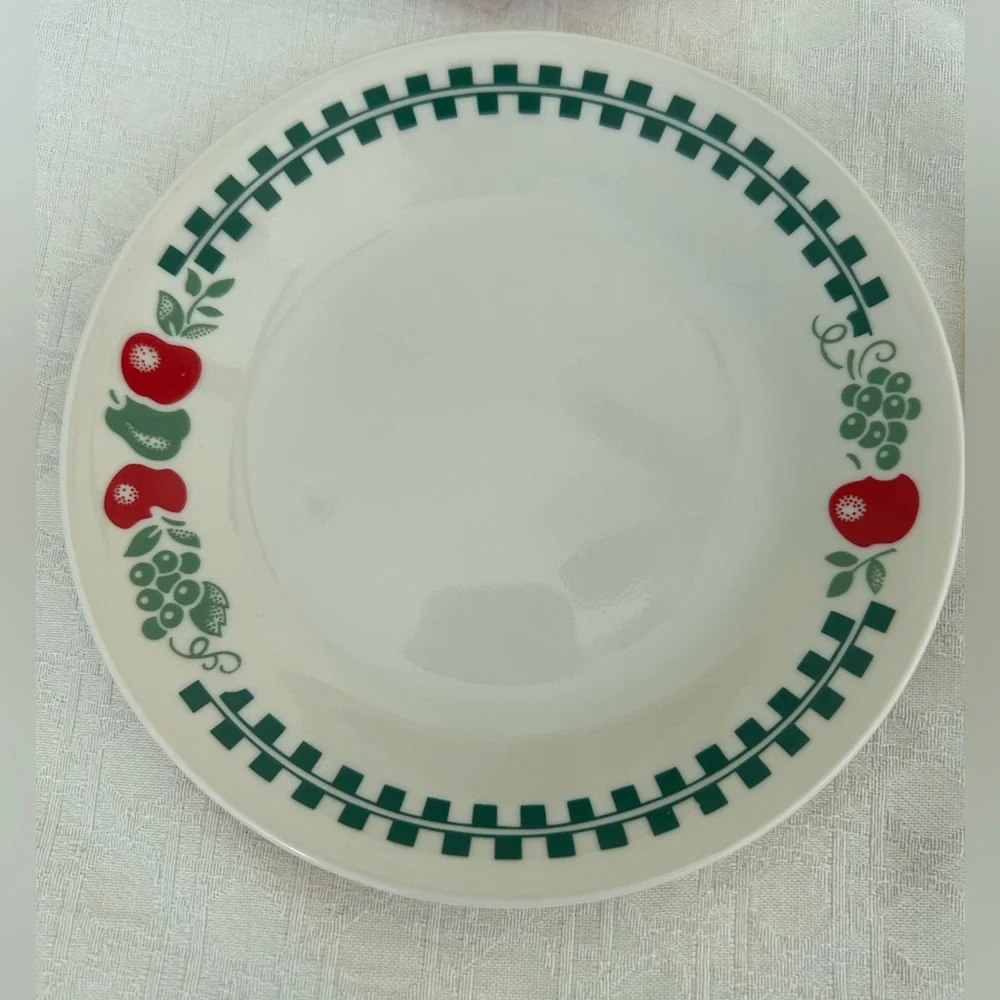 Corelle Farm Fresh Apple print 6.75 set of 4 dessert/salad/bread plates dishes